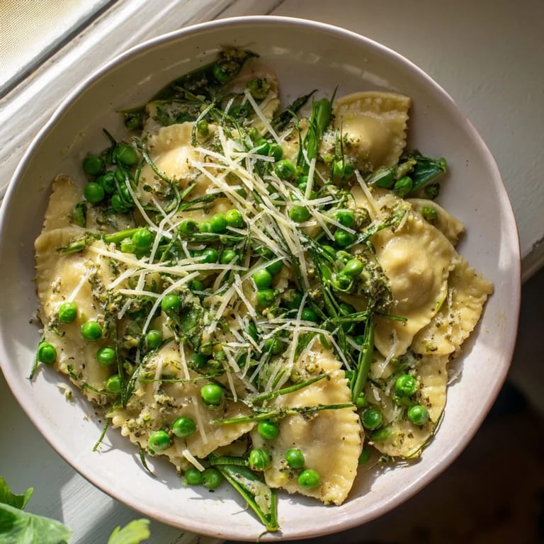 Enjoy this simple yet elegant Creamy Parmesan Orzo with Green Peas, a vegetarian delight, ready in 30 minutes.